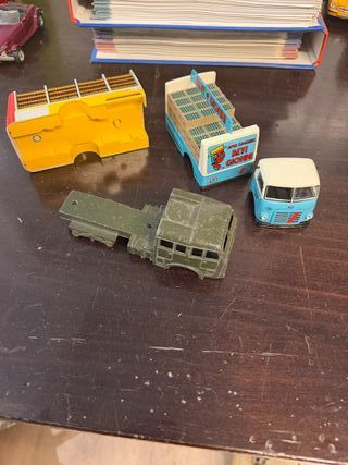 Carcasas de camiones a escala