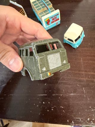 Carcasas de camiones a escala