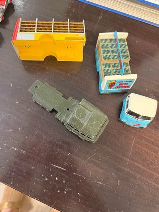 Carcasas de camiones a escala