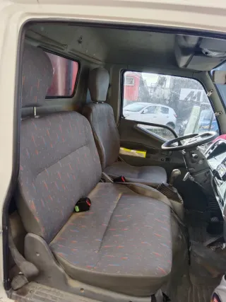 Cabina Camión Mitsubishi Canter