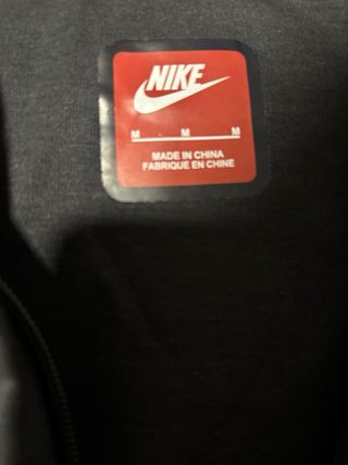 Conjunto Nike Syna Negro/Dorado Nuevo