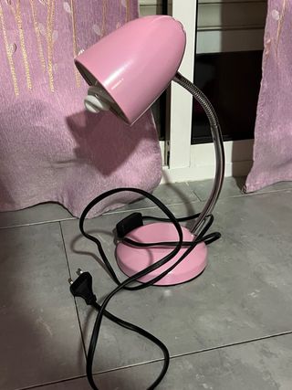 Lámpara de escritorio rosa con bombilla