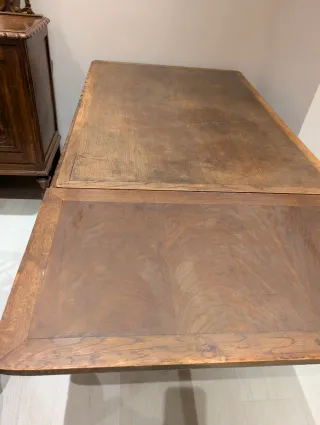 Mesa comedor madera maciza nogal extensible.