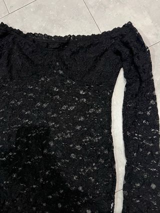 Top encaje negro hombros descubiertos