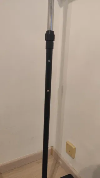 Perchero Metálico Ajustable