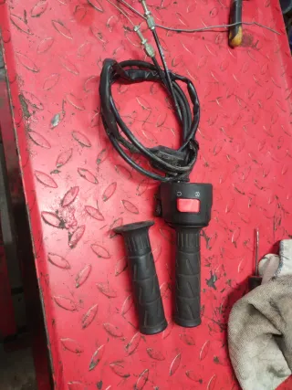Piña derecha Puño acelerador y Cable Acelerador