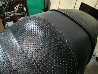 Asiento Harley Davidson 883R