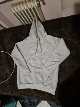 Sudadera Adidas Gris Logo Relieve