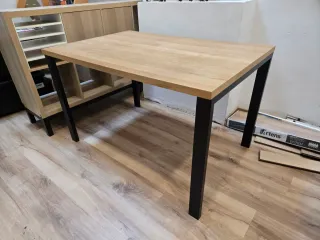 Mesa de comedor madera maciza y metal