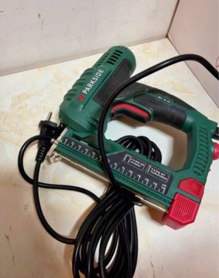 Grapadora clavadora eléctrica Parkside