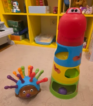 Torre apilatoria con palline e riccio Montessori per bambini