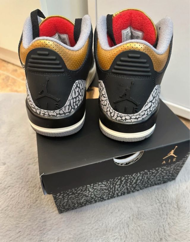 Zapatillas Jordan 3 Negro y Dorado