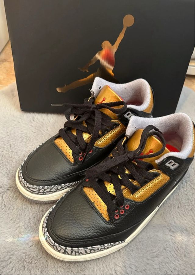 Zapatillas Jordan 3 Negro y Dorado
