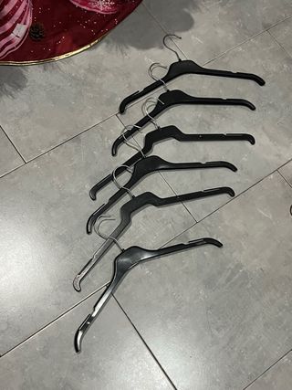 Perchas transparentes para ropa