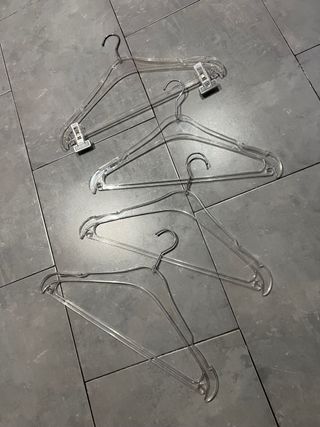Perchas transparentes para ropa