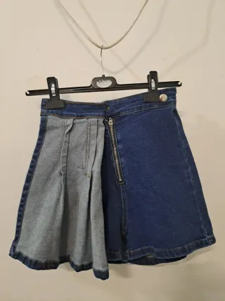 Falda short vaquera plisada