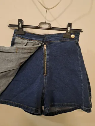 Falda short vaquera plisada