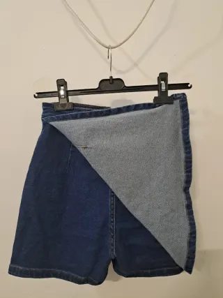 Falda short vaquera plisada