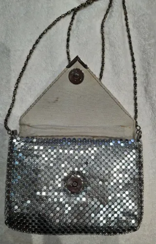 Bolso plateado de fiesta con lentejuelas