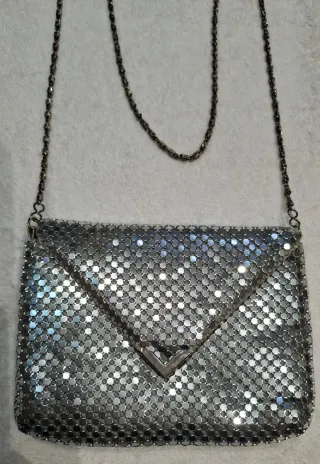 Bolso plateado de fiesta con lentejuelas