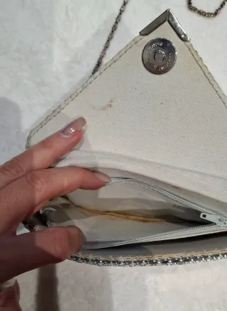 Bolso plateado de fiesta con lentejuelas