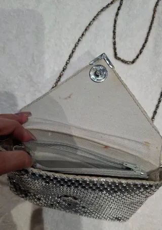 Bolso plateado de fiesta con lentejuelas