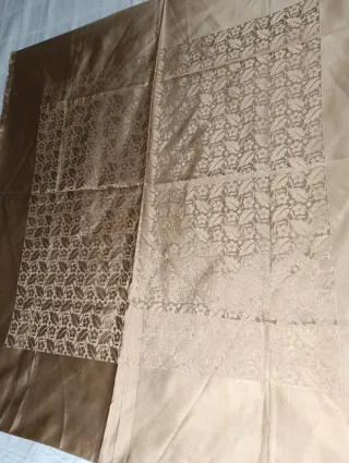 PAÑUELO SIMIL SEDA ADAMASCADA FLORES INDUMENTARIA