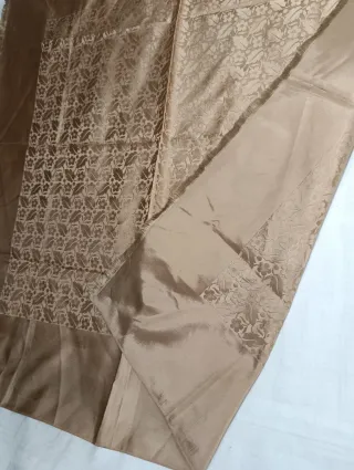 PAÑUELO SIMIL SEDA ADAMASCADA FLORES INDUMENTARIA