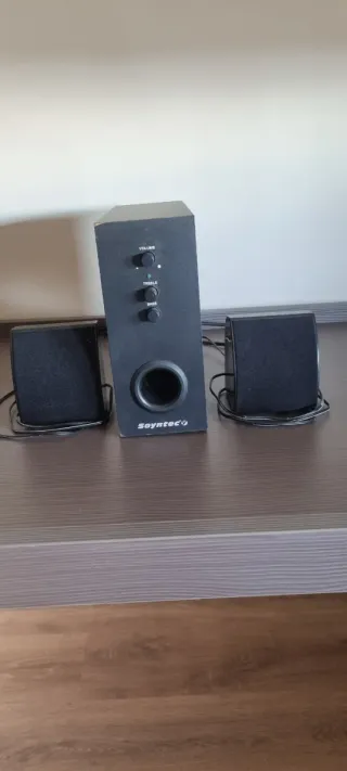 Altavoces Soyntec Negros