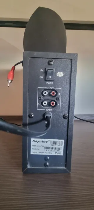 Altavoces Soyntec Negros