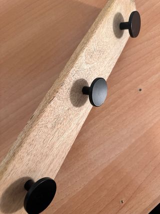 Colgador de pared madera negro