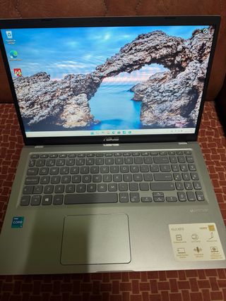 Portátil Asus 8GB/256GB SSD Windows 11 como nuevo