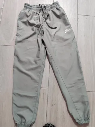 Pantalón deportivo Nike gris chica XS