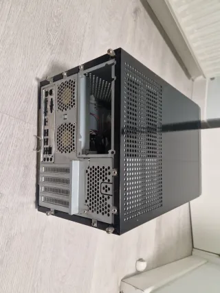 Caja Thermaltake Lanbox Lite Micro ATX