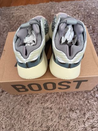 Adidas Yeezy 700 V3 Bege e Cinza