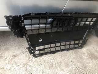 Parrilla Audi A5  Año 2009 Falta cromado