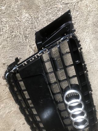 Parrilla Audi A5  Año 2009 Falta cromado