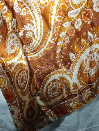 GRAN PAÑUELO DE SEDA ESTAMPADA PARA INDUMENTARIA
