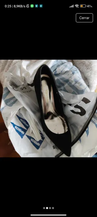 Zapatos de tacón negros y blancos