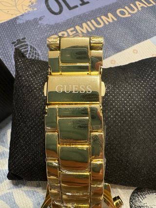 Reloj Guess Dorado