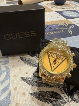 Reloj Guess Dorado