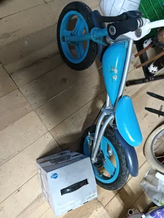Bicicleta de aprendizaje azul