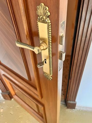 Puertas madera clásicas