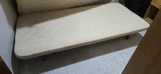 2 bases tapizadas y 2 colchones de 90x1'90