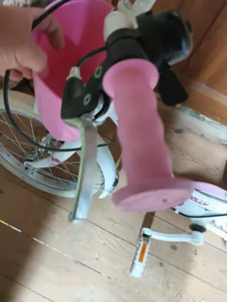 Bicicleta infantil Dolly rosa marca Conor