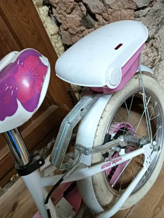Bicicleta infantil Dolly rosa marca Conor