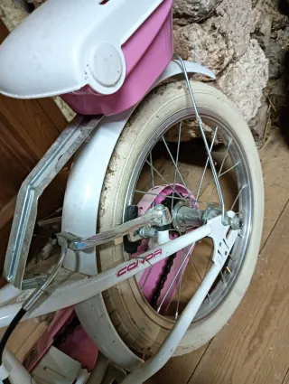 Bicicleta infantil Dolly rosa marca Conor