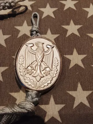 Gala alemana con águila