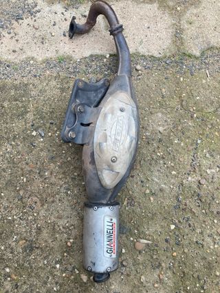 Escape Yamaha Aerox y BETA