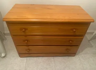 Cómoda de madera maciza